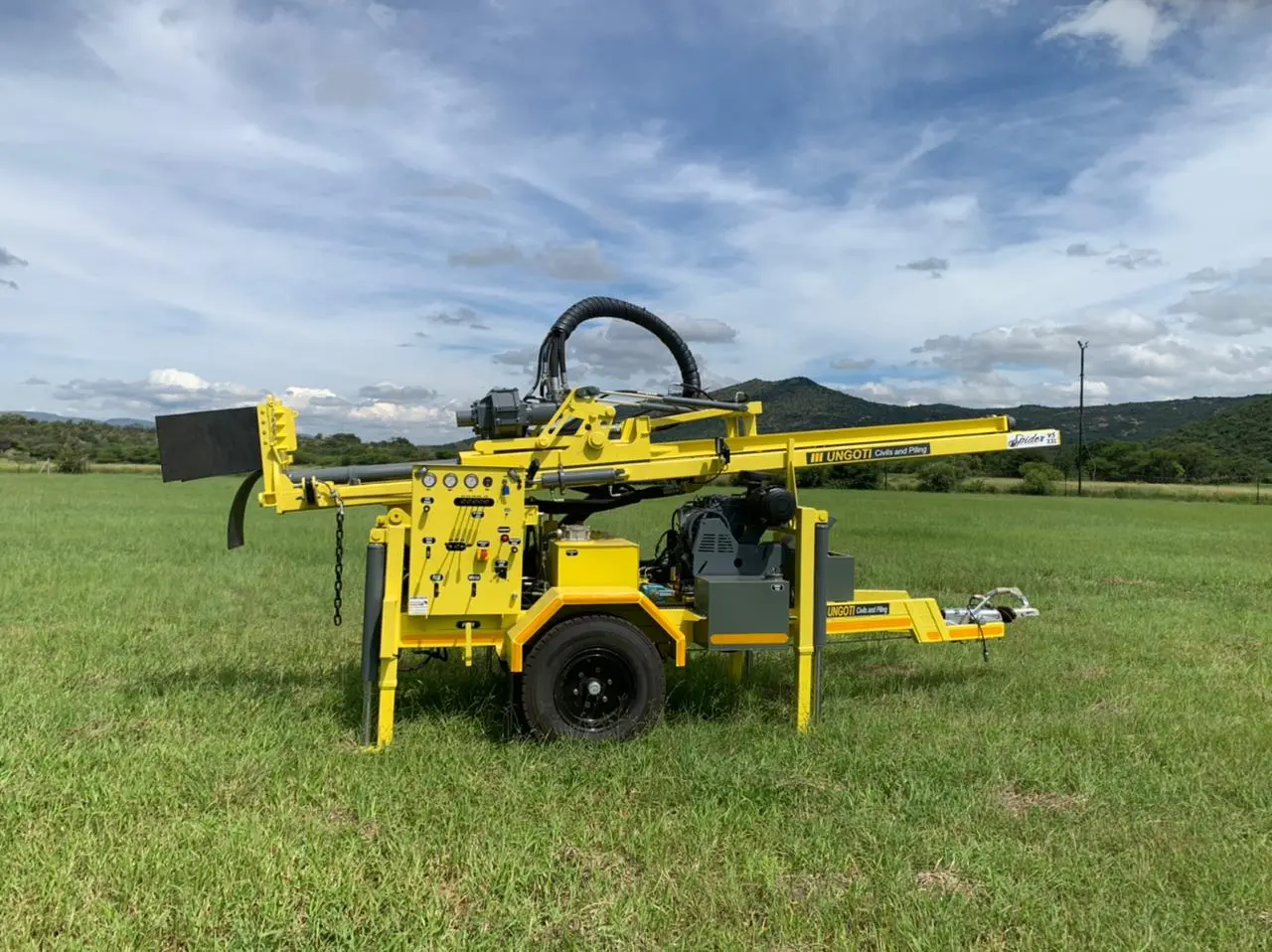 Spider v5 XXL Trailer mounted drill for mud rotary and DTH up to 200 meter deep