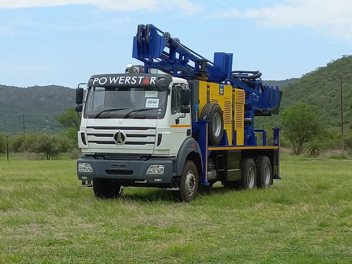Heavy-duty SAR200 truck drill rig with 15-ton pullback and tall mast for deep well drilling.