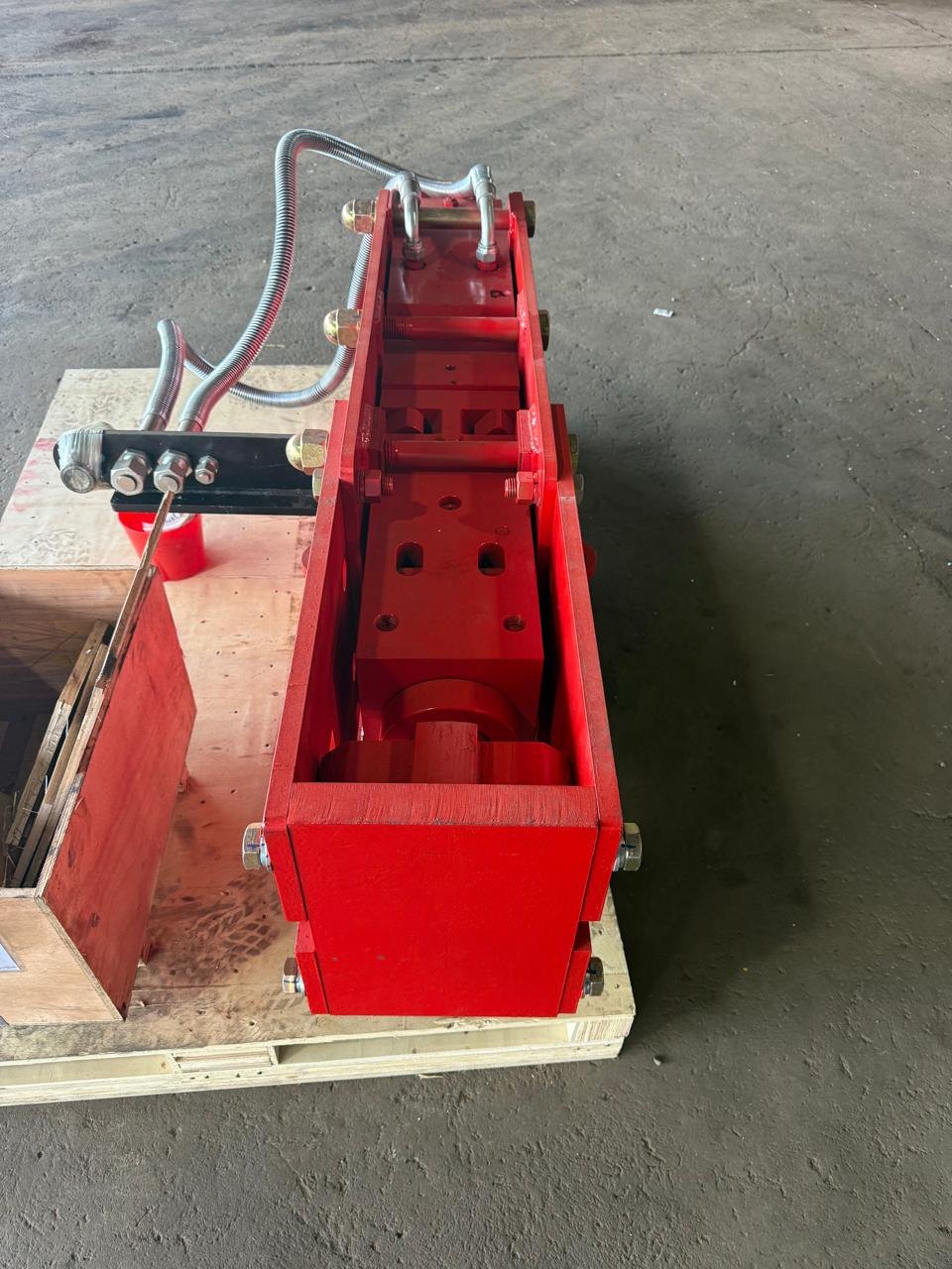 Hydraulic pile rammer body.