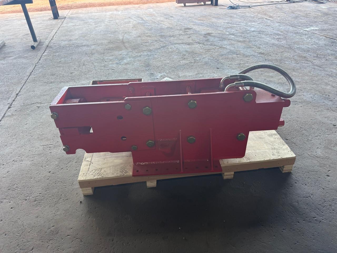 Hydraulic pile rammer with hydraulic hose connections.