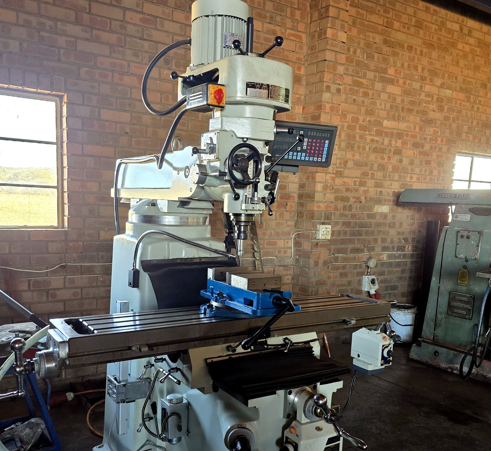 Turret Milling Machine