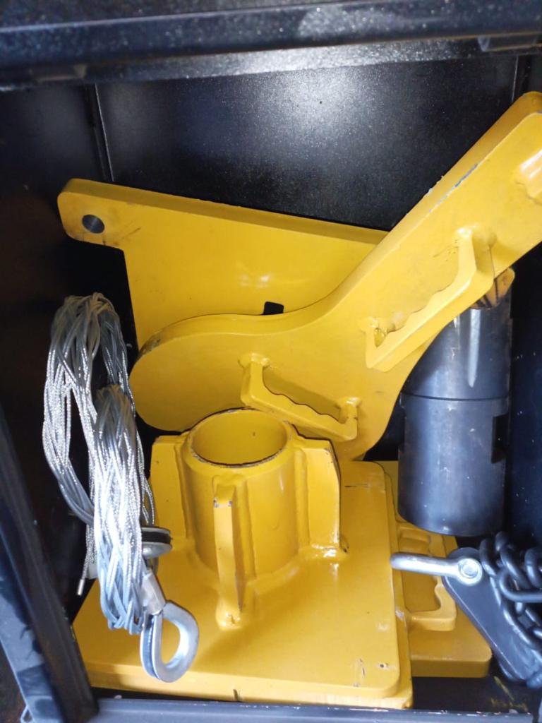 SAR100 deck toolbox packed for delivery with breakout clamp, lifting slings and rod-handling tackle