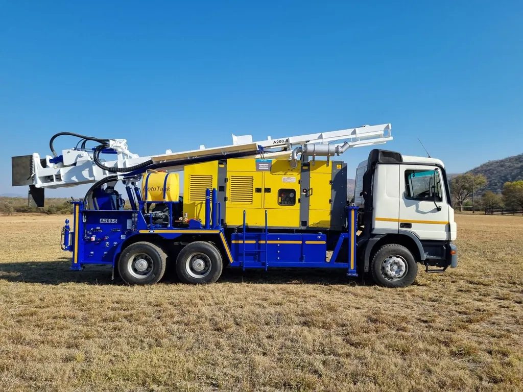 A200-5 drill rig with integrated compressor on a 6x4 truck, side profile in travel position