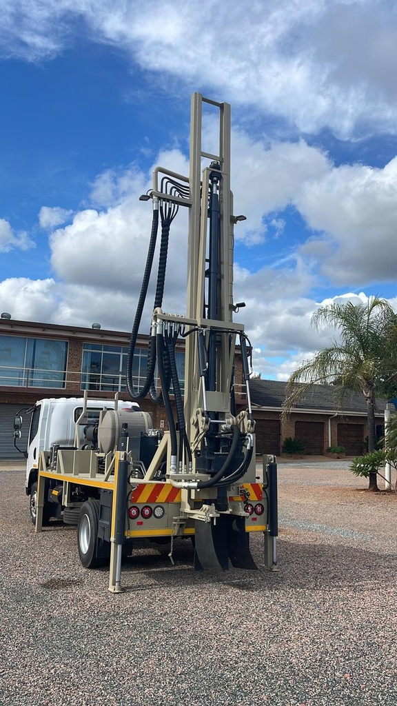 SAR100 On FAW 8.140 Truck From left behind