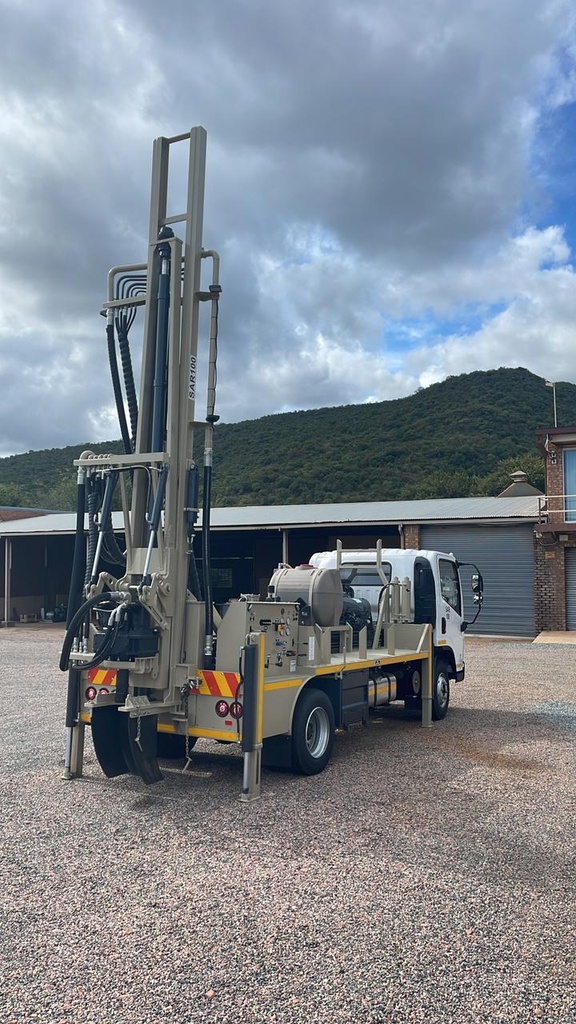 SAR100 On FAW 8.140 Truck From Behind Right